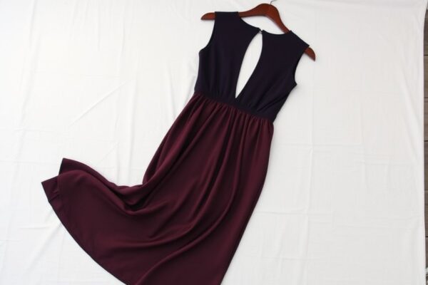 style bodice sukni bez pleców